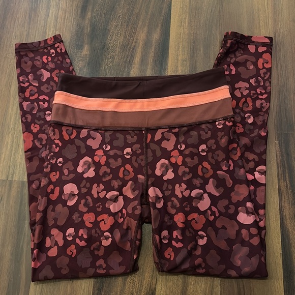Athleta Burgundy Leopard Print Elation Abstract 7/8 Gym Fitness Leggings Size S - Picture 5 of 11